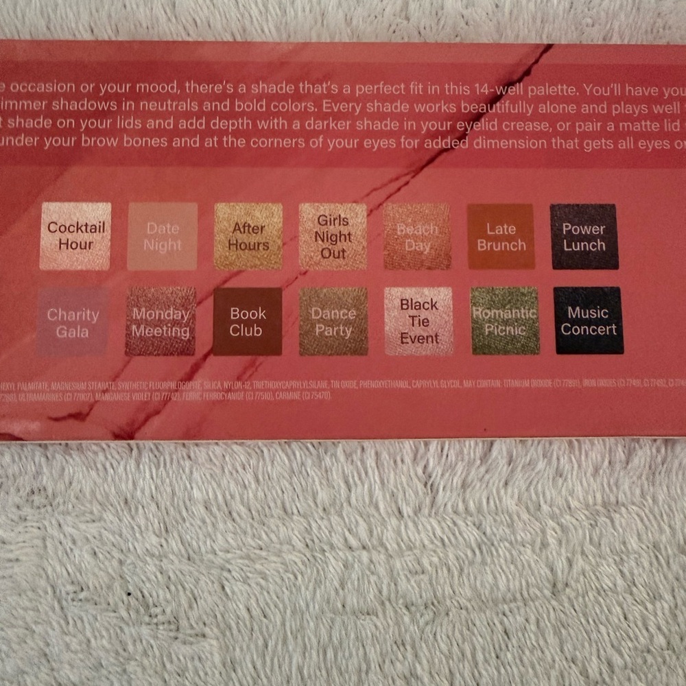 Too Faced Secret Santa Palette - Picture 6 of 6